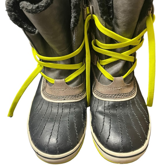 Sorel Waterproof Boot 8 1/2 neon yellow - Picture 2 of 8
